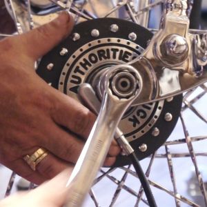 ep13 02 Harley Davidson front wheel assembly